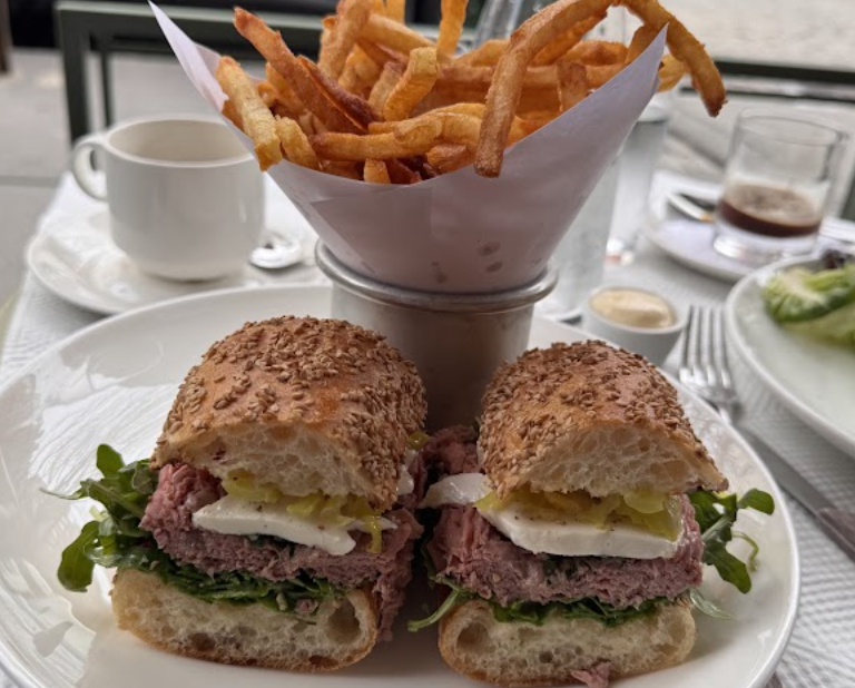 Café Cluny signature dishes Cluny Burger
Yellowfin Tuna Burger
Chicken Dumplings